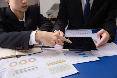 閱讀會議材料商務企業職員人物攝影圖 攝影