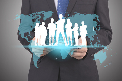 商務人士手拿手機背景圖