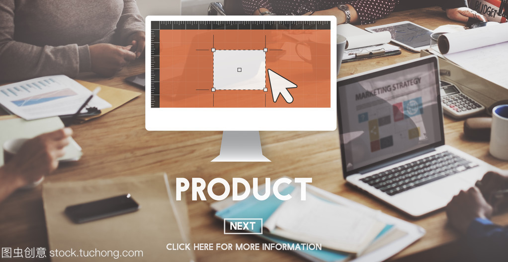 在辦公室工作的商務人士